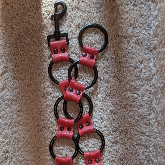 Red leather belt with black rings, handmade, S/XL - Picture 4 of 4